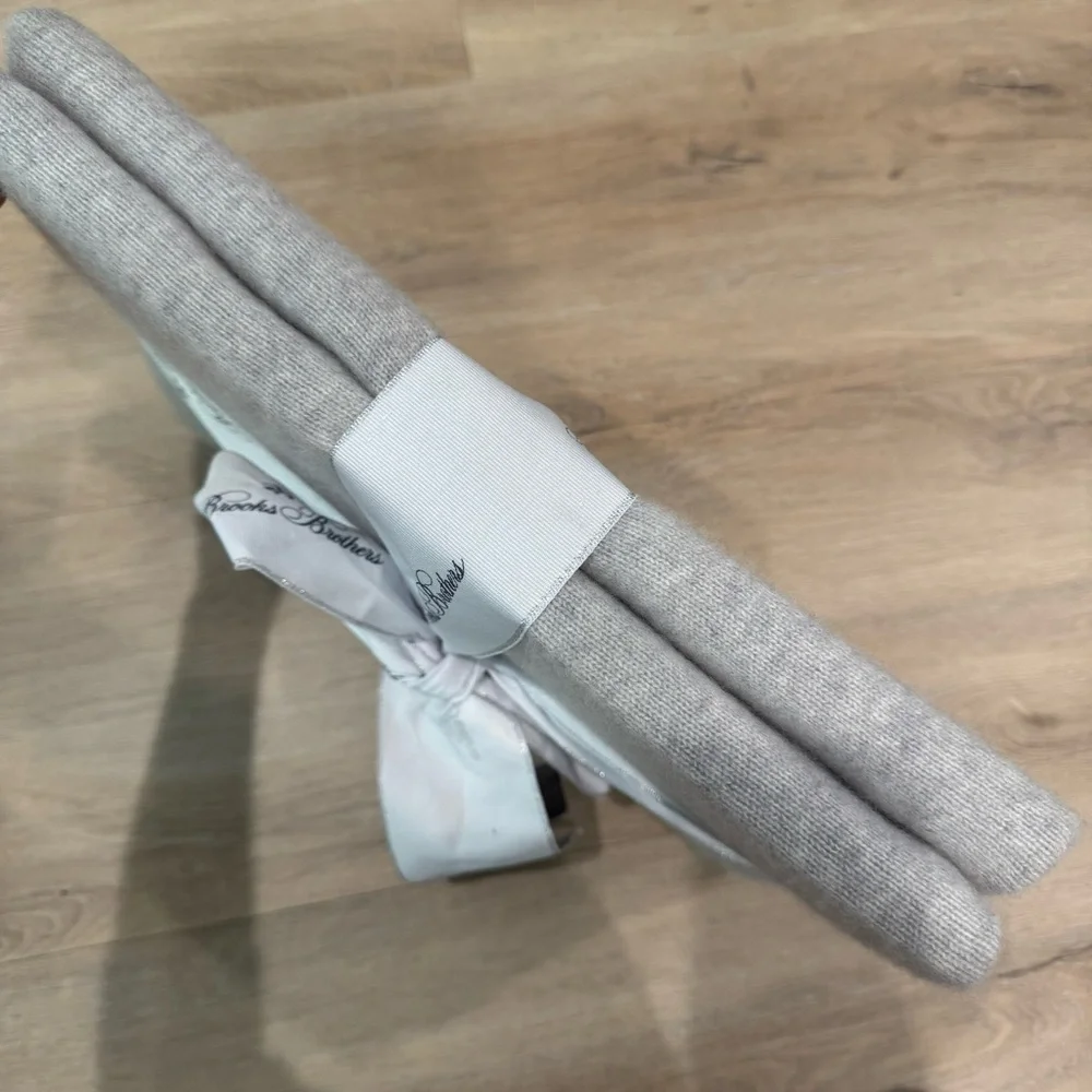 Brooks Brothers Gray Cashmere Throw NWT 50in*60in - Picture 3 of 4